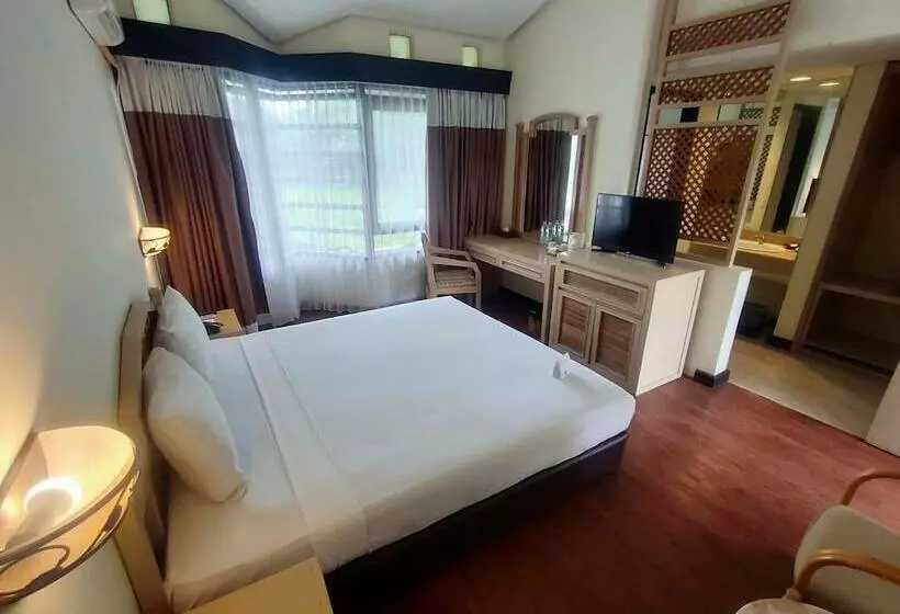 スーペリアールーム, él Hotel Kartika Wijaya Batu