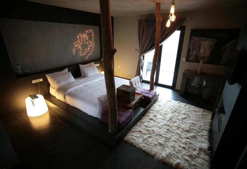 סוויטה דלוקס, Oniropetra Boutique