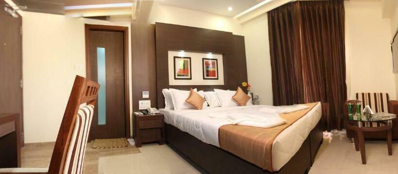 اتاق لوکس, Pristine Residency