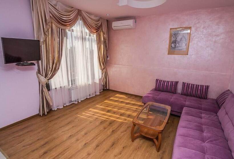 سوئیت کلاسیک, Raduga Prestige