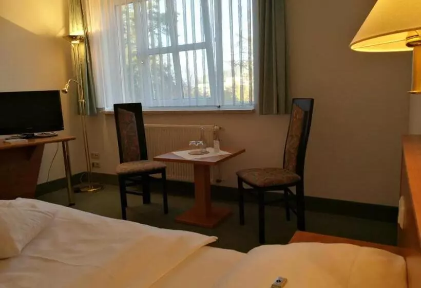 Basic-huone, & Restaurant Bergfried