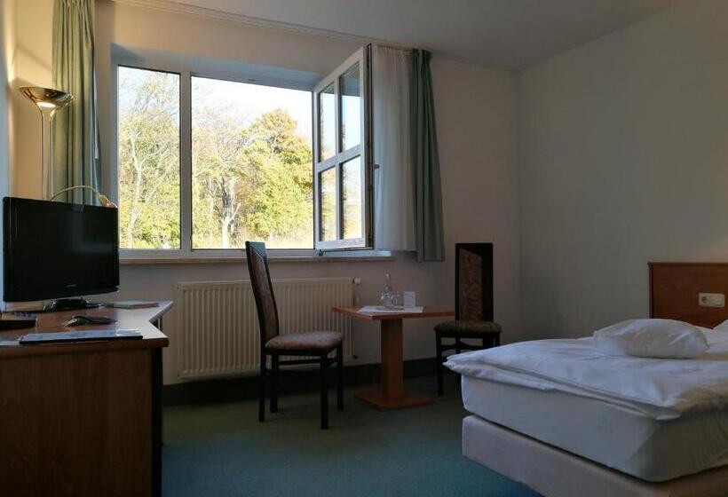 غرفة أساسية, & Restaurant Bergfried