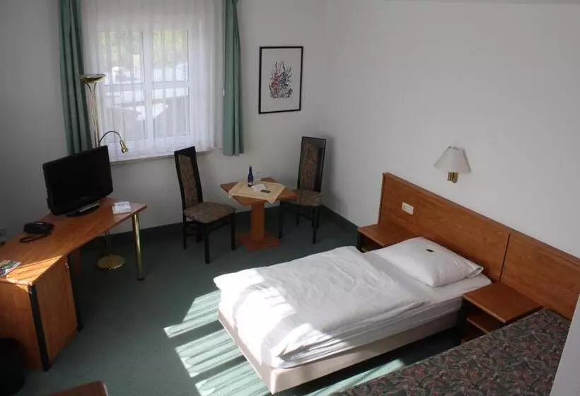 Basic-huone, & Restaurant Bergfried