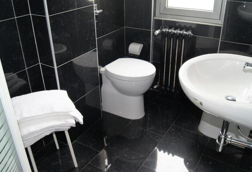 غرفة إقتصادية ثلاثية, Ristorante Novara Expo