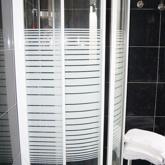 غرفة إقتصادية ثلاثية, Ristorante Novara Expo