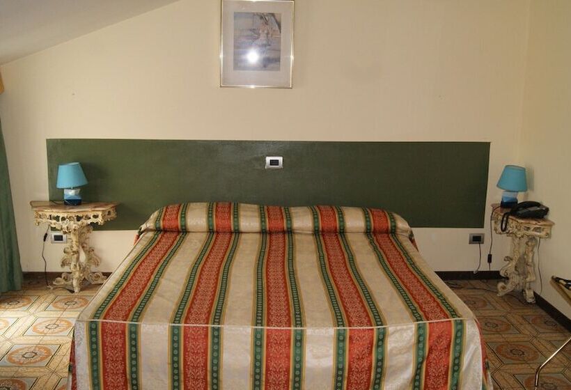 غرفة إقتصادية رباعية, Ristorante Novara Expo