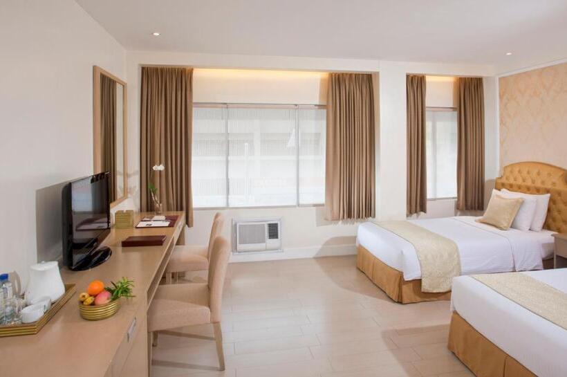 اتاق لوکس, St. Ellis