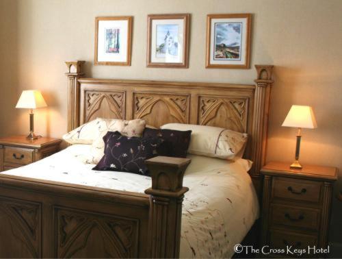 スタンダードルーム, The Cross Keys