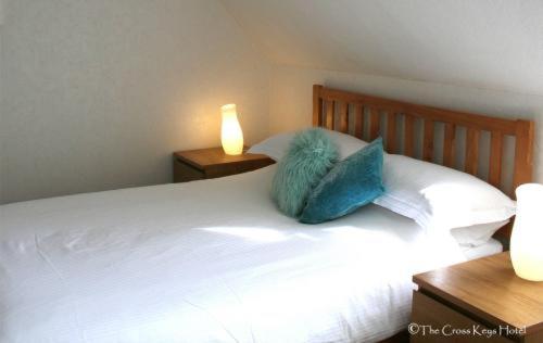 スタンダードルーム, The Cross Keys