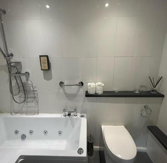 غرفة قياسية, The Highwayman