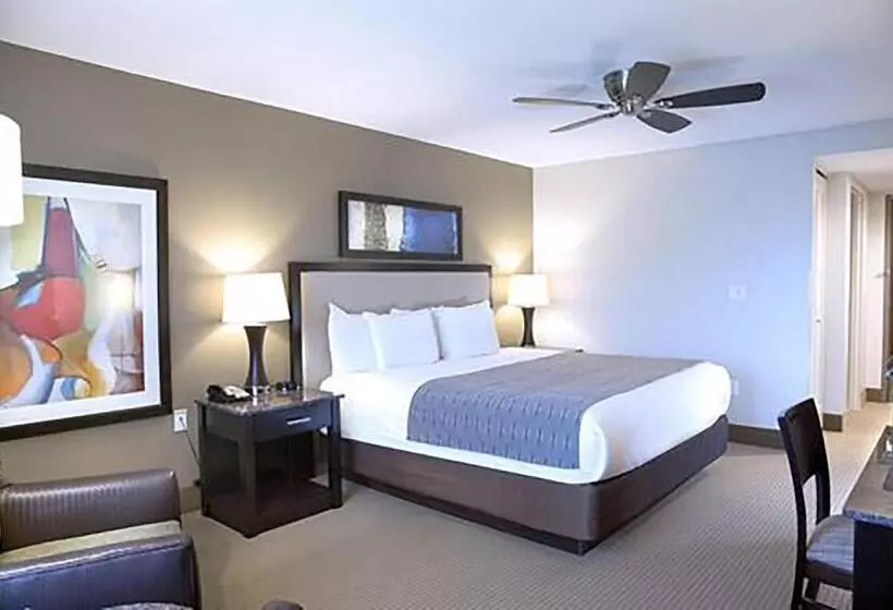 キングサイズベッドのスタンダードルーム, Isle Of Capri Casino Hotel Boonville