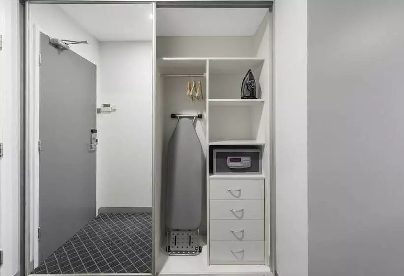 ダブルベッドのスタンダードスタジオ, Holiday Inn & Suites Sydney Bondi Junction, An Ihg