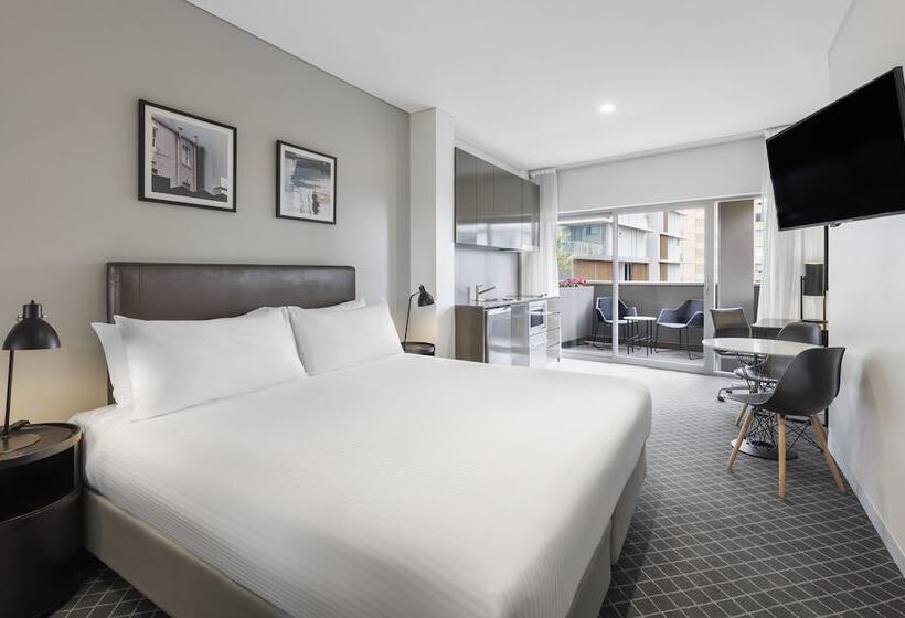 Студия Стандарт Двуспальная Кровать, Holiday Inn & Suites Sydney Bondi Junction, An Ihg