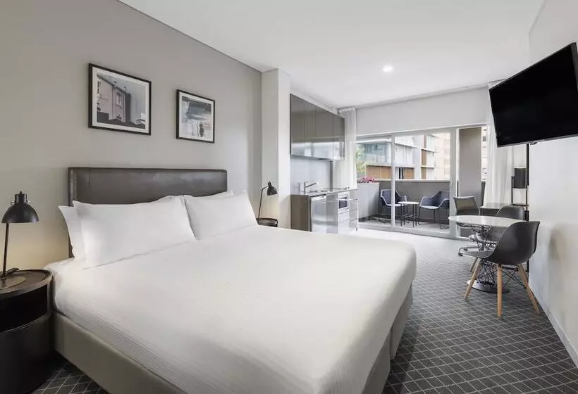 ダブルベッドのスタンダードスタジオ, Holiday Inn & Suites Sydney Bondi Junction, An Ihg