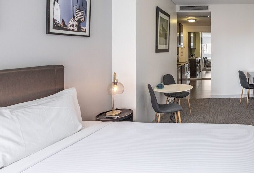 Студия Стандарт Двуспальная Кровать, Holiday Inn & Suites Sydney Bondi Junction, An Ihg