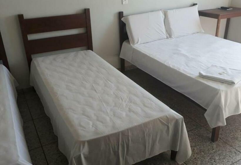 Quarto Triplo Estandar, Pousada Moura ávila