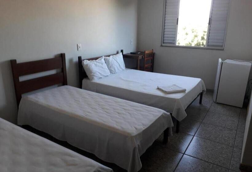 Quarto Triplo Estandar, Pousada Moura ávila