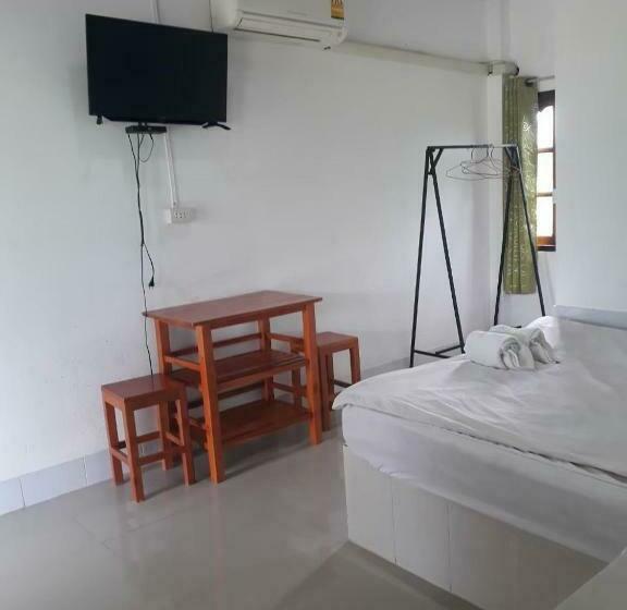 Quarto standard, เพชร รีสอร์ท นครไทย Phet Resort, Nakhonthai