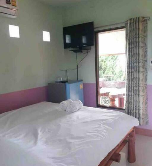 Quarto standard, เพชร รีสอร์ท นครไทย Phet Resort, Nakhonthai