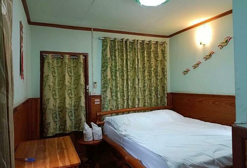 スタンダードルーム, เพชร รีสอร์ท นครไทย Phet Resort, Nakhonthai