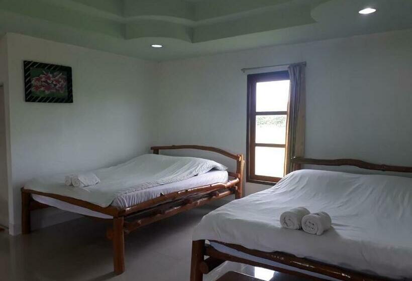 Quarto standard, เพชร รีสอร์ท นครไทย Phet Resort, Nakhonthai