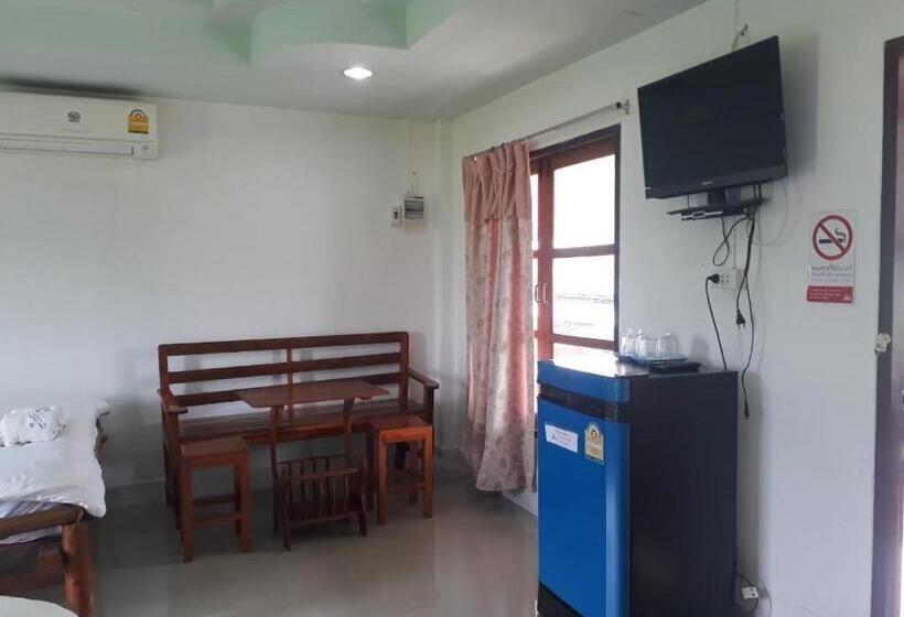 Quarto standard, เพชร รีสอร์ท นครไทย Phet Resort, Nakhonthai