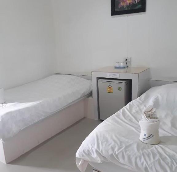 Quarto Economy, เพชร รีสอร์ท นครไทย Phet Resort, Nakhonthai
