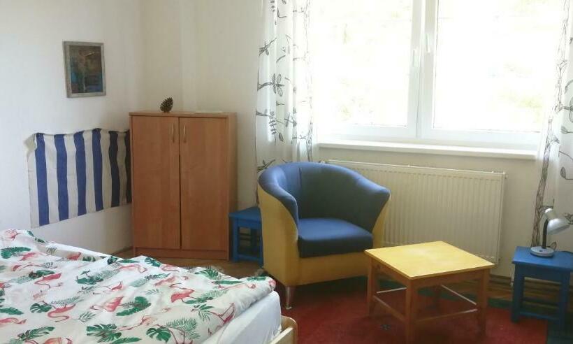 基本三人间, Keramický A Výtvarný Ateliér Konešín