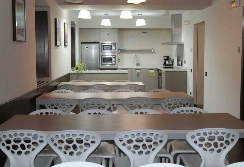 غرفة إقتصادية, Zubimuxu Aterpea