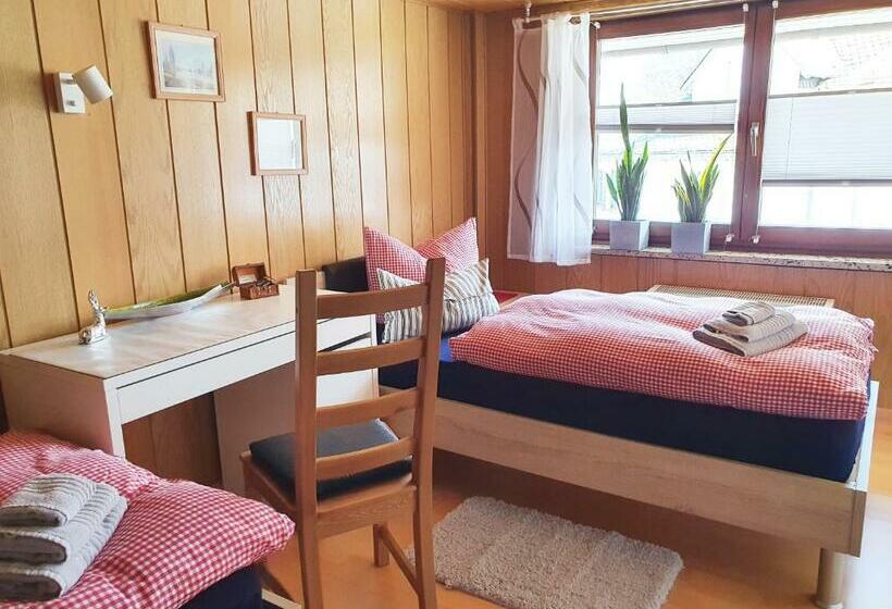 Номер Стандарт, Fremdenzimmer   Petit Quartier