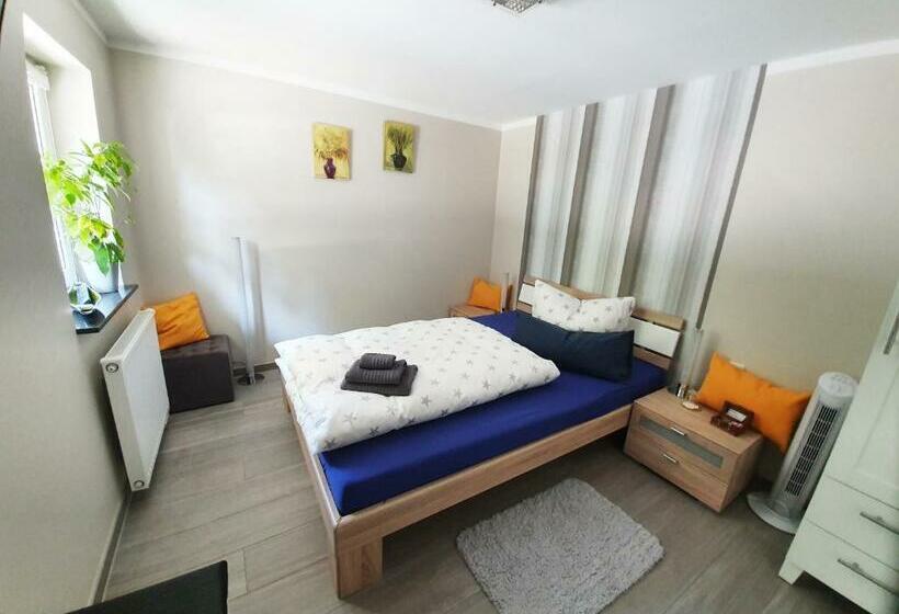 Номер Стандарт, Fremdenzimmer   Petit Quartier