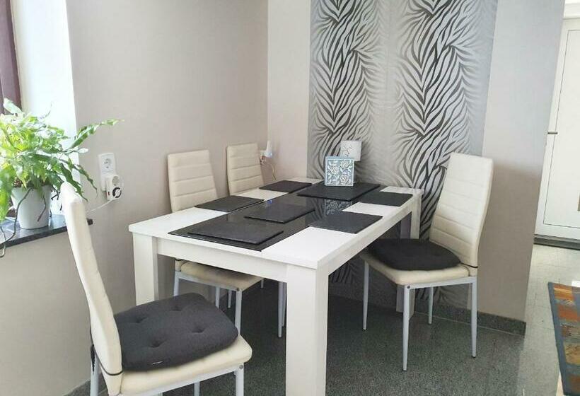 Номер Стандарт, Fremdenzimmer   Petit Quartier