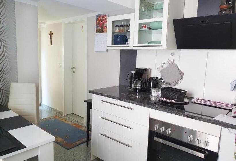 Номер Стандарт, Fremdenzimmer   Petit Quartier