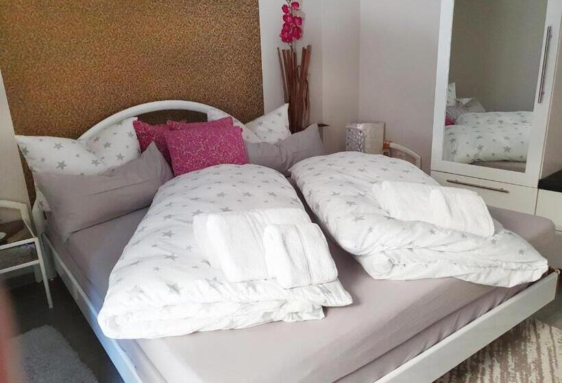 Номер Стандарт, Fremdenzimmer   Petit Quartier
