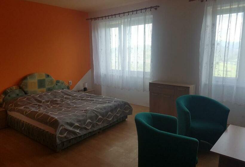 ファミリーステューディオ, Horský Hotel Vršky