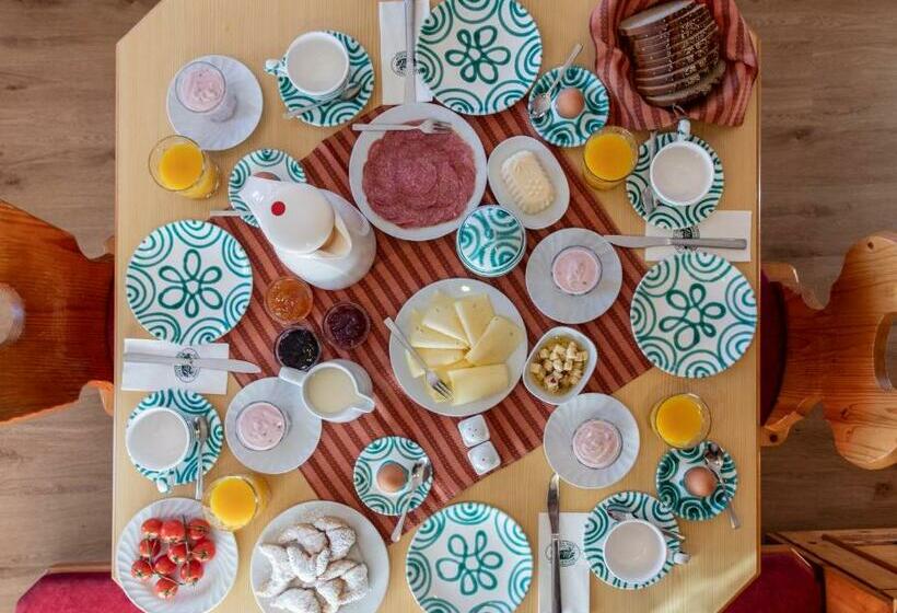 Номер Стандарт Вид на Горы, Jörgishof