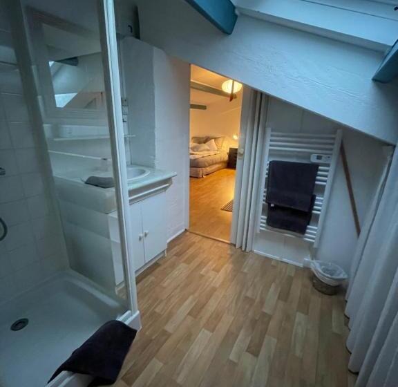 スタンダードスタジオ, A L Ombre Du Figuier