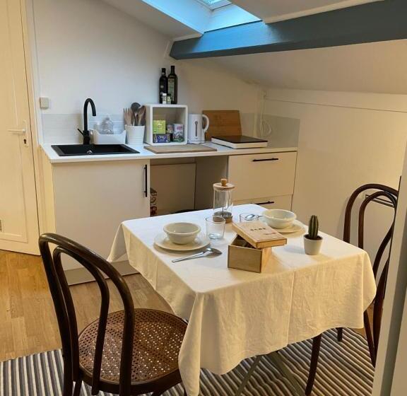 スタンダードスタジオ, A L Ombre Du Figuier