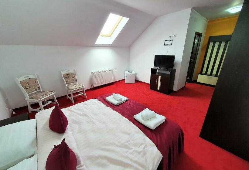 标准间, Ari Events