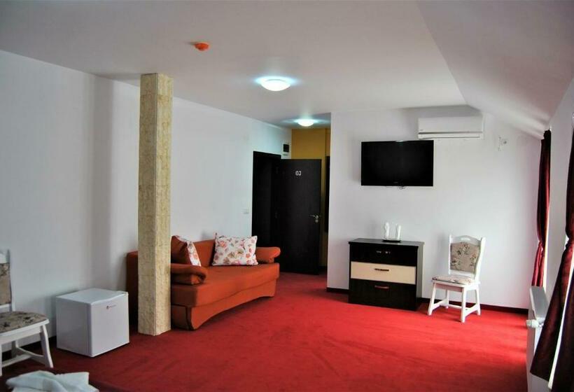 标准间, Ari Events