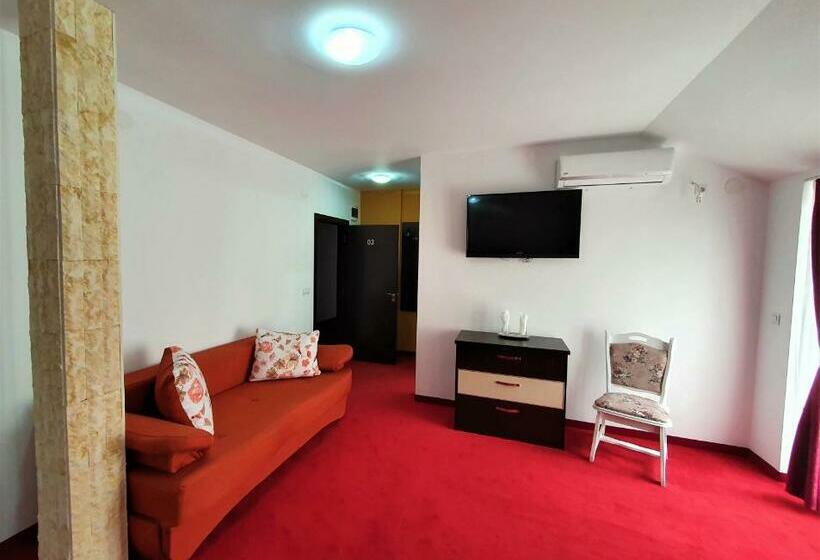 家庭间, Ari Events