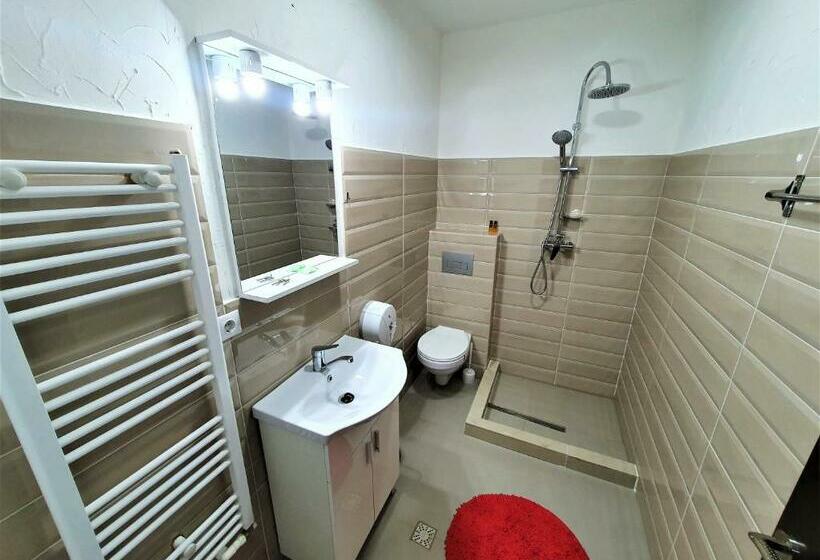 家庭间, Ari Events