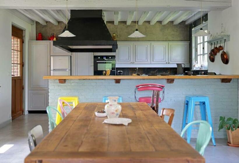 Deluxe Familie Værelse, Letabli