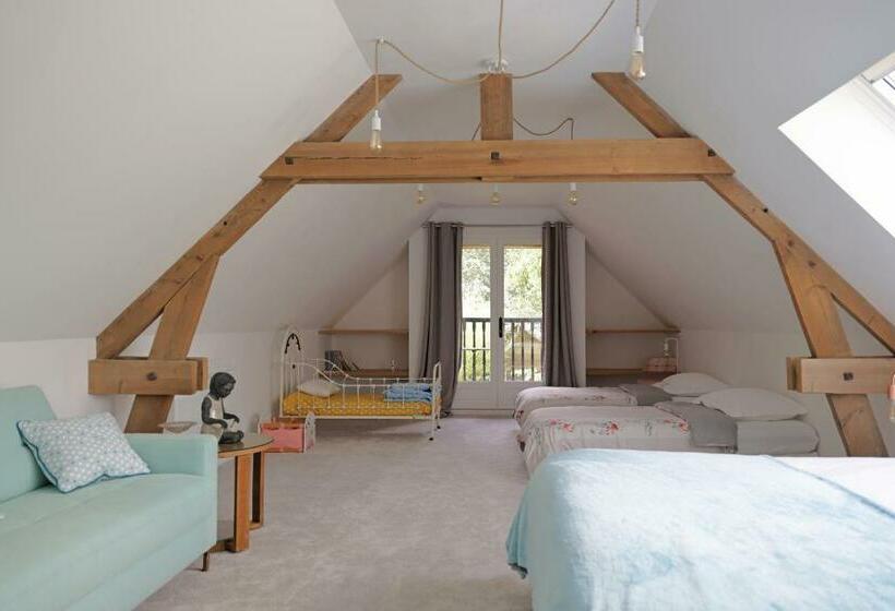 Deluxe Familie Værelse, Letabli