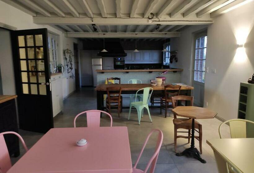 Deluxe Familie Værelse, Letabli