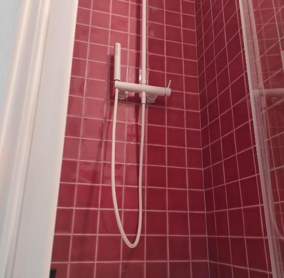 Familie Værelse, Letabli