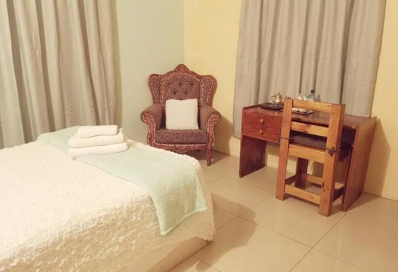 スーペリアールーム, Thokazi Haven Guest House & Backpacker