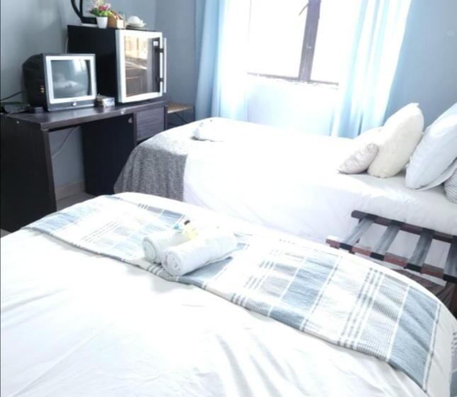 家庭房间共用浴室, Thokazi Haven Guest House & Backpacker