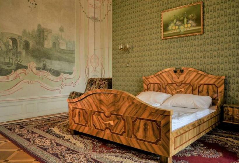 Люкс Повышенной Комфортности, Zámek Lnáře