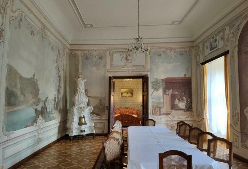 Люкс Повышенной Комфортности, Zámek Lnáře